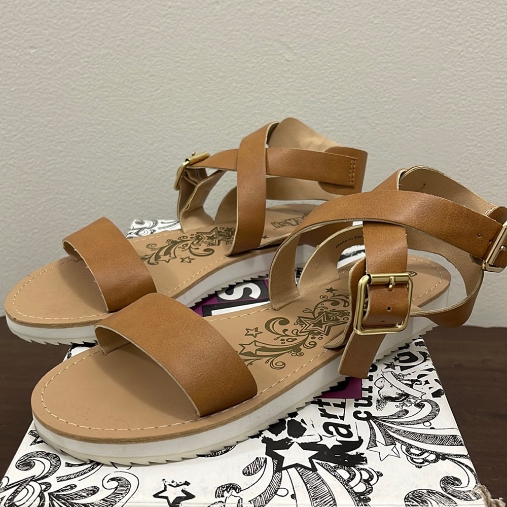 Brash sandals